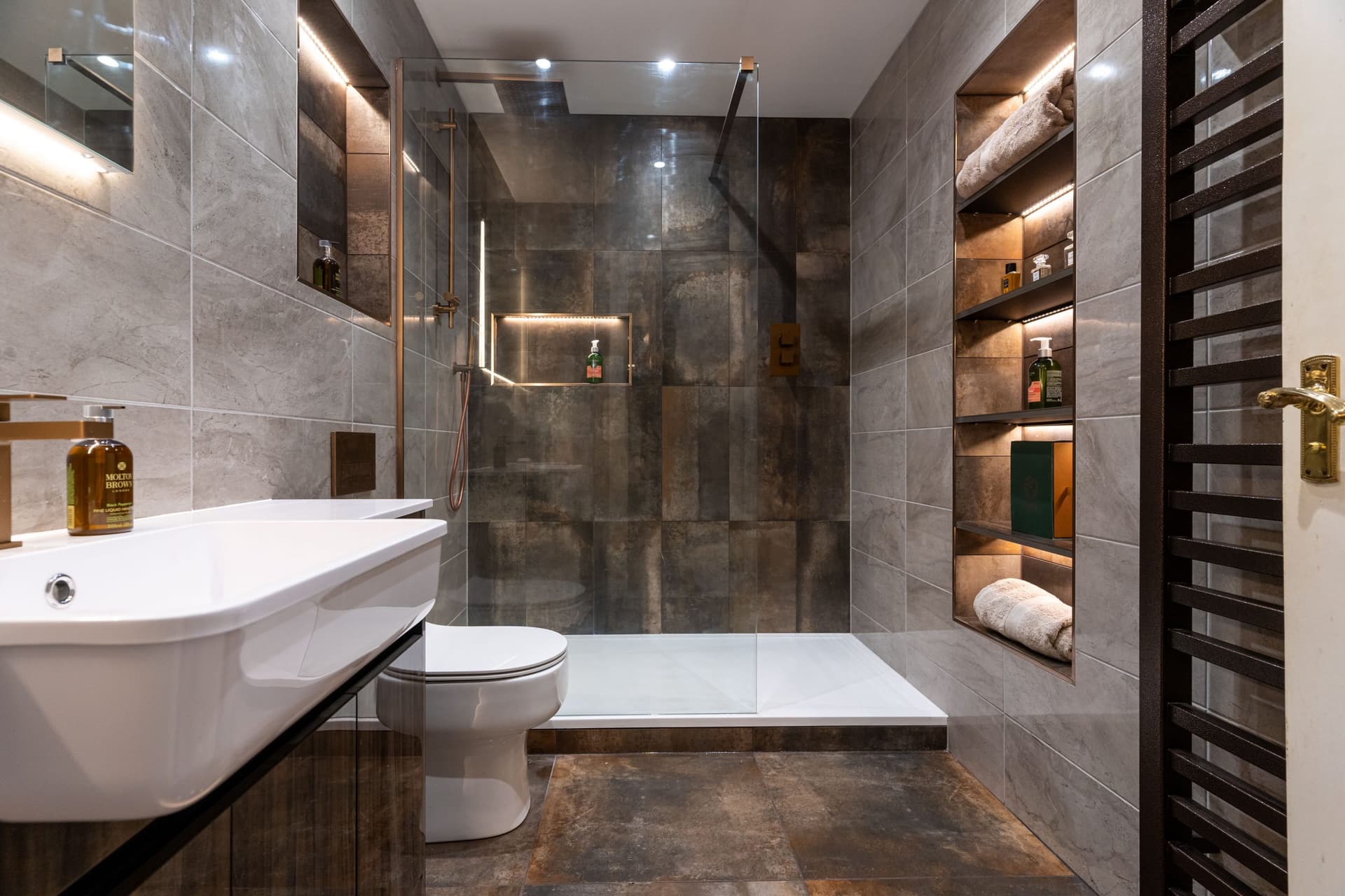Discover Elegant Showers Collections for Stylish Bathrooms