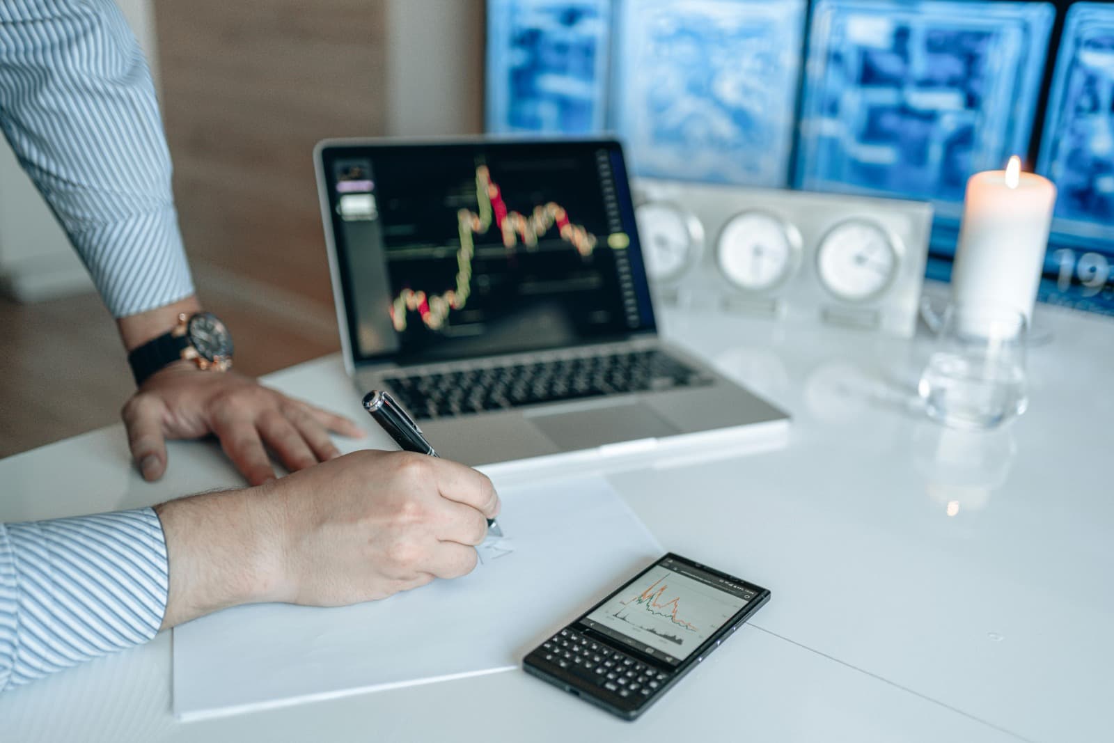24Five reseña: ¿Vale la Pena Operar en este Bróker de CFDs?