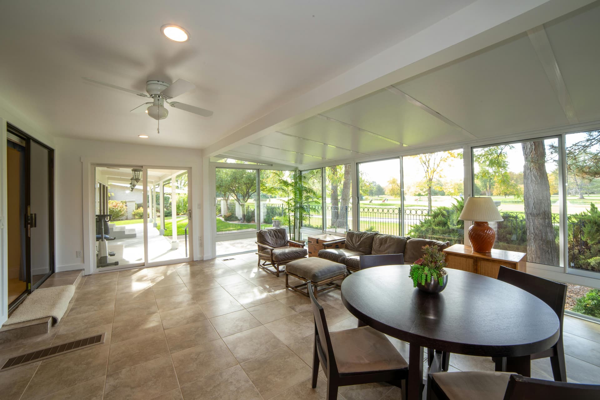 Four-Season Sunroom Styles for Modern Homes